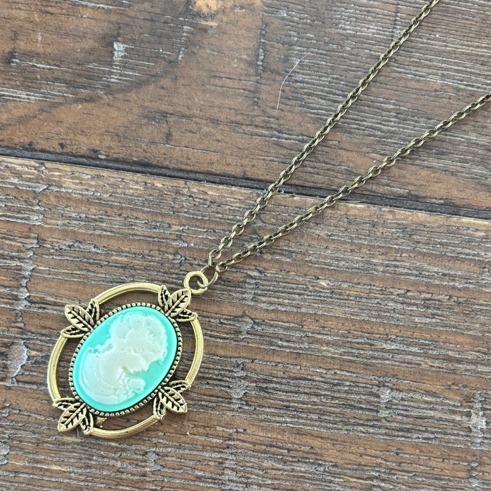 5/$25 Vintage Inspired Oval Ornate Cameo Necklace